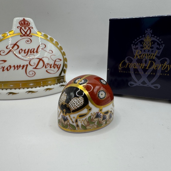 Royal Crown Derby "Ladybird" or Seven Spotted Ladybird. 1997 gold stopper - Picture 2 of 5